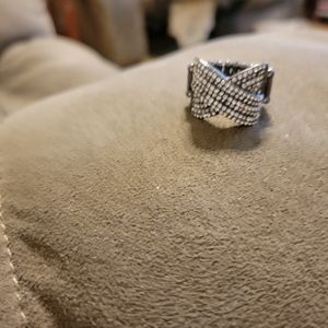Paparazzi gunmetal white stone criss cross stretchback ring